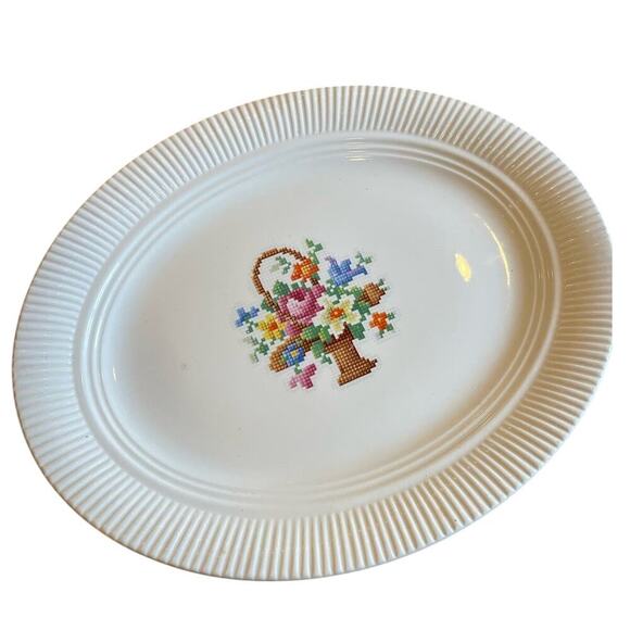VINTAGE VICTORY BY Salem China Co Cross Stitch Floral Bouquet Platter - Picture 1 of 7